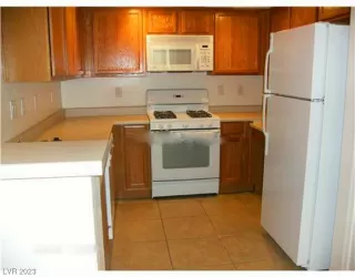 Photo #2: 2504301 Listing 