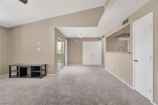 Photo #4: 2504354 Listing