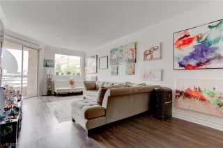 Photo #4: 2504373 Listing