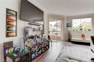 Photo #6: 2504373 Listing