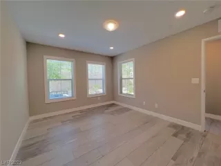 Photo #4: 2504400 Listing 