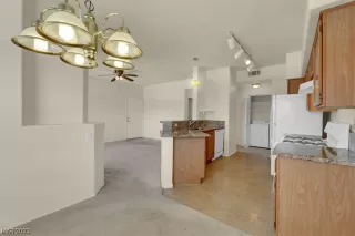 Photo #5: 2504410 Listing