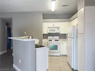 Photo #1: 2504429 Listing