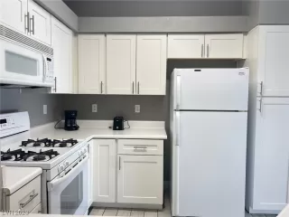 Photo #2: 2504429 Listing