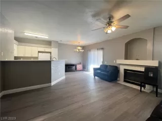 Photo #4: 2504429 Listing