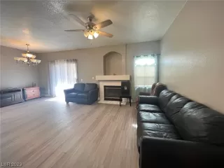 Photo #5: 2504429 Listing