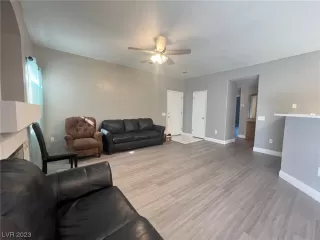 Photo #6: 2504429 Listing