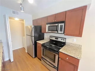 Photo #3: 2504457 Listing 