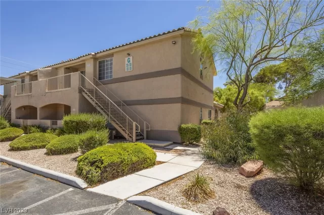 MLS: 2504468 Condo For Sale