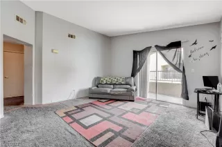 Photo #4: 2504492 Listing