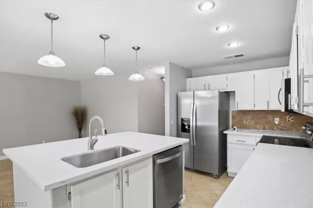 MLS: 2504499 Condo For Sale