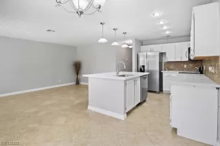 Photo #3: 2504499 Listing 