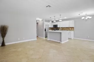 Photo #4: 2504499 Listing 