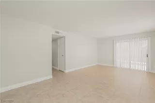 Photo #2: 2504548 Listing 