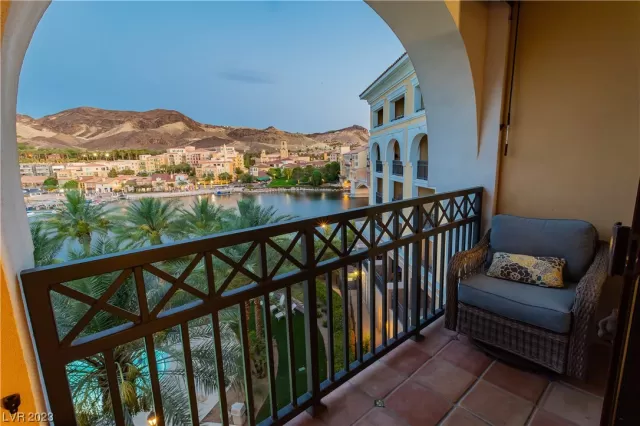 MLS: 2504594 Condo For Sale