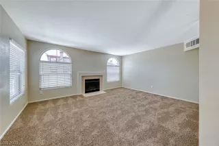 Photo #4: 2504604 Listing