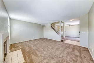 Photo #5: 2504604 Listing