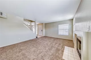 Photo #6: 2504604 Listing