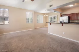 Photo #4: 2504621 Listing