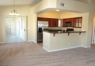 Photo #6: 2504621 Listing