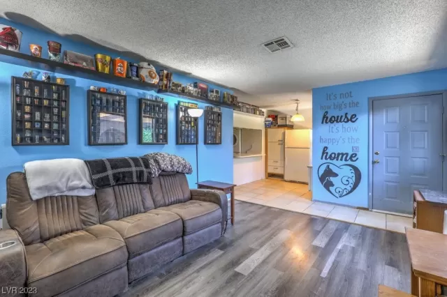 MLS: 2504648 Condo For Sale