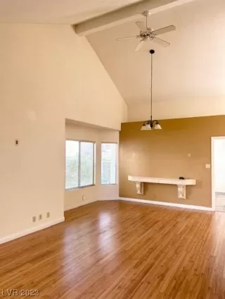 Photo #4: 2504649 Listing 