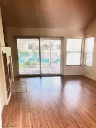 Photo #6: 2504649 Listing 