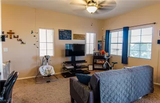 Photo #4: 2504660 Listing