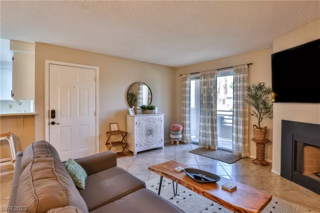 MLS: 2504681 Condo For Sale