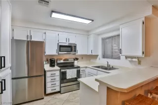 Photo #2: 2504681 Listing