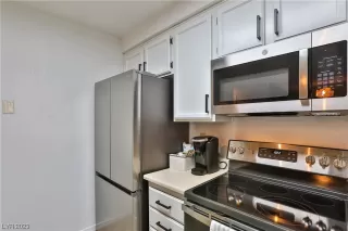 Photo #4: 2504681 Listing