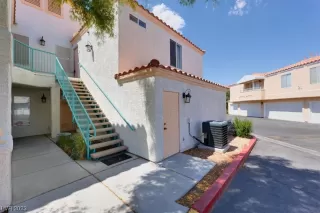 Photo #3: 2504685 Listing