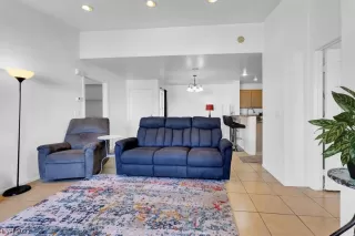 Photo #6: 2504685 Listing