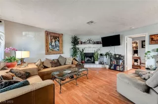 Photo #2: 2504701 Listing