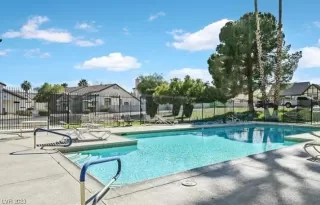 Photo #2: 2504720 Listing 