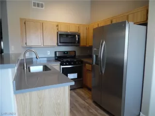 Photo #5: 2504798 Listing 