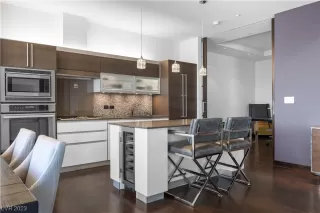 Photo #4: 2504816 Listing 