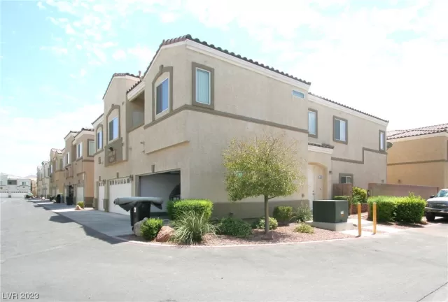 MLS: 2504826 Condo For Sale