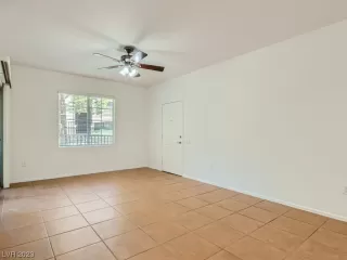 Photo #4: 2504836 Listing