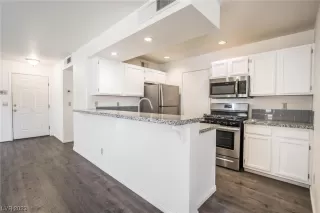 Photo #5: 2504864 Listing