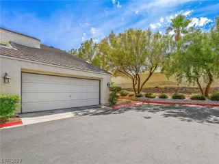 Photo #2: 2504929 Listing