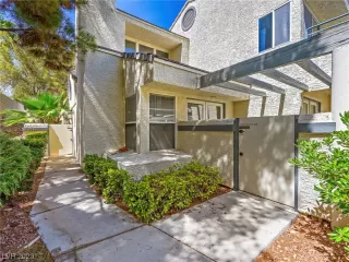 Photo #3: 2504929 Listing