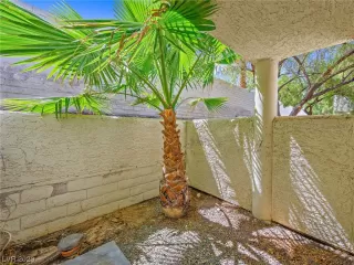 Photo #4: 2504929 Listing