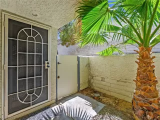 Photo #5: 2504929 Listing