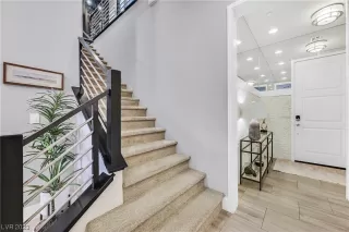 Photo #1: 2504975 Listing