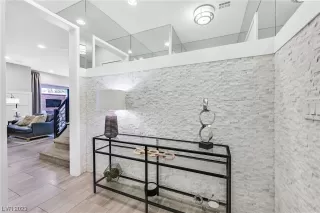 Photo #2: 2504975 Listing