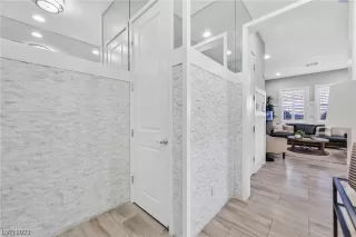 Photo #3: 2504975 Listing