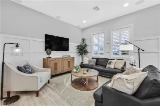 Photo #6: 2504975 Listing