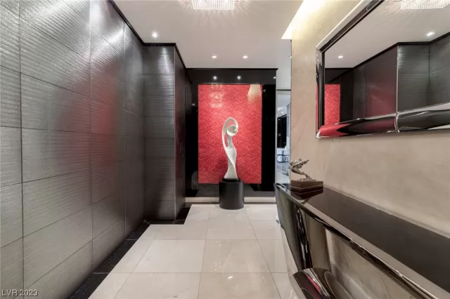 MLS: 2504983 Condo For Sale