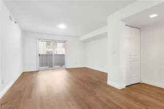 Photo #2: 2505031 Listing